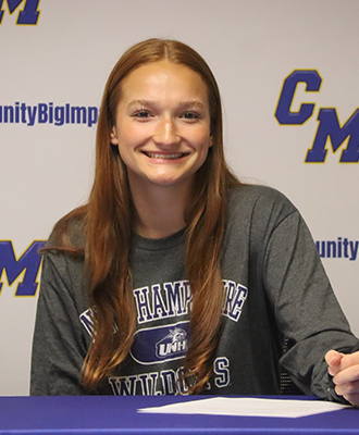 Amber Clarke signs a letter to play soccer